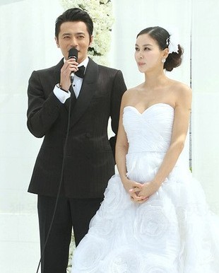 张东健结婚照，张东健老婆高小英资料