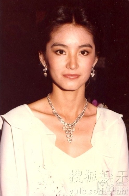 NO1林青霞 林青霞出生于1954年，她是一名具有传奇色彩的女演员，跟她合作过的众多男演员都对她的美貌十分认可，她的代表作很多，其中东方不败的角色堪称经典。 