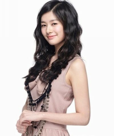  郑素敏出生于1989年3月16日，身高有165cm，郑素敏是感性的双鱼座。总之，郑素敏是韩国比较年轻的新一代女演员。 