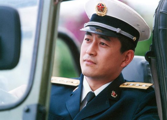  王志飞出道以来拍摄了不少的电视剧作品，他的代表作有《暴风法庭》，《突出重围》，《蓝色较量》，《和你在一起》等优秀作品。 
