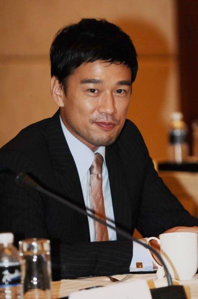  王耀庆参加的电影拍摄有2011年的《失恋33天》，2008年的《黑道诊所》，2008年的《鬼旅社》，以及2002年的《大地之女》等。