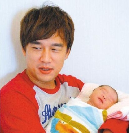  王耀庆也获得了不少成就，其中就有在2013年因为电视剧《小爸爸》的精彩演出获得了第4届澳门国际电视节最佳男主角奖。 