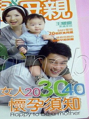  王耀庆已经结婚并育有两子，家庭生活十分的幸福美满，妻子名叫郭晏青，两个人婚后生活一直十分的恩爱，两个儿子也都在读小学。