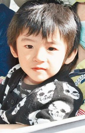 Lucas出生于2007年8月2日，中文名字叫谢振轩，这个可爱机灵的小男孩刚一出生就是大家关注的对象。 