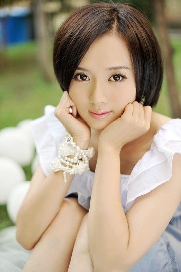 江铠同第一部电视剧作品便是湖南卫视播出的偶像剧《一不小心爱上你》，正因为这部电视剧，她有了“氧气女孩”的称号。